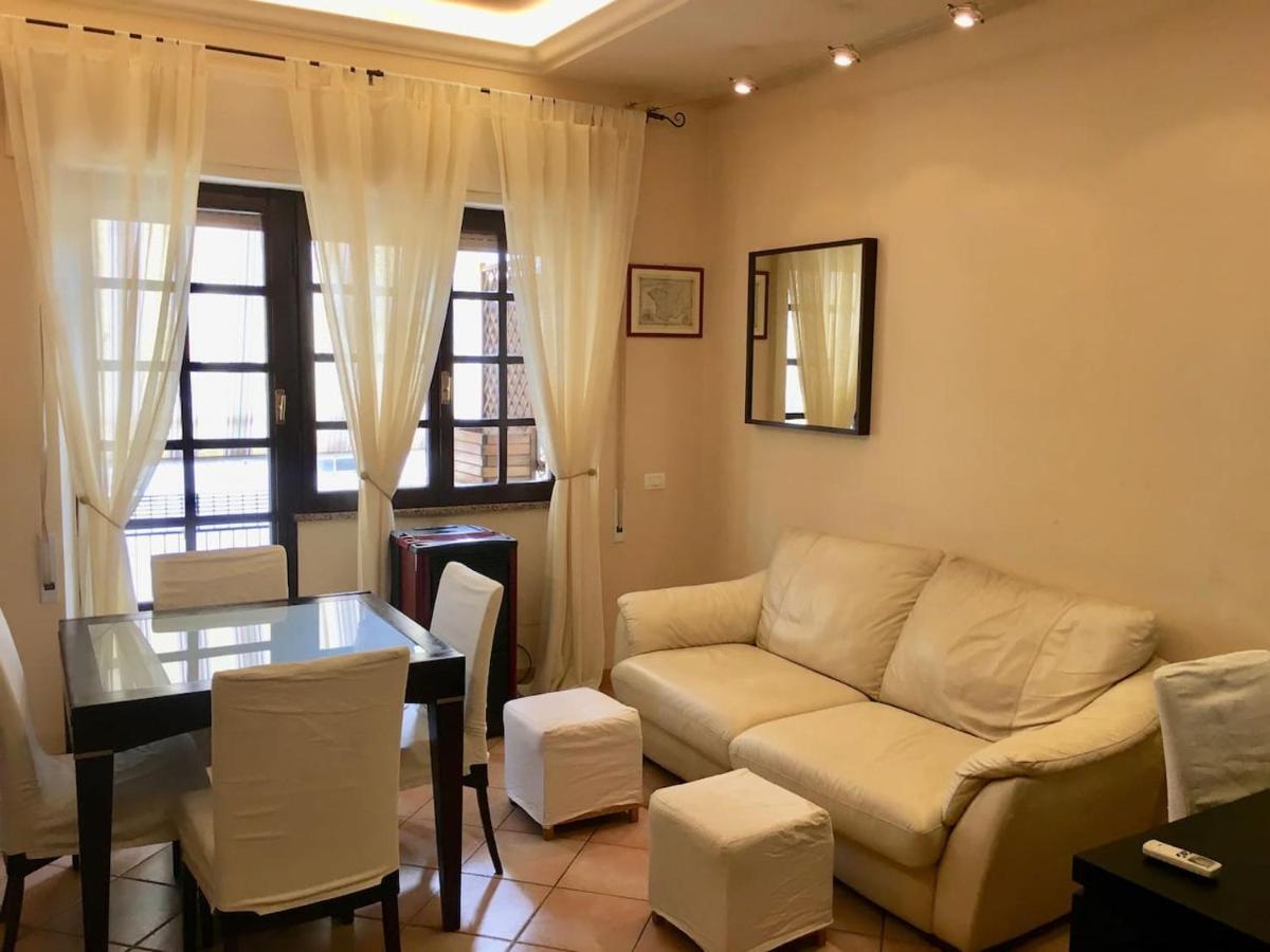Casa Delfino - Appartamento Centro Storico A Due Passi Dalla Spiaggia & Mare, Porto & Ferrovia Civitavecchia Exteriör bild