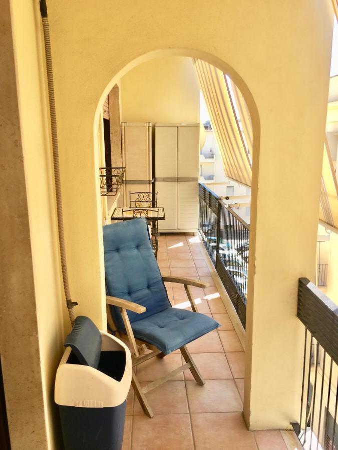 Casa Delfino - Appartamento Centro Storico A Due Passi Dalla Spiaggia & Mare, Porto & Ferrovia Civitavecchia Exteriör bild