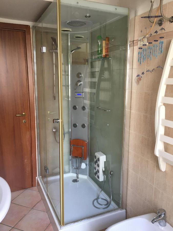 Casa Delfino - Appartamento Centro Storico A Due Passi Dalla Spiaggia & Mare, Porto & Ferrovia Civitavecchia Exteriör bild